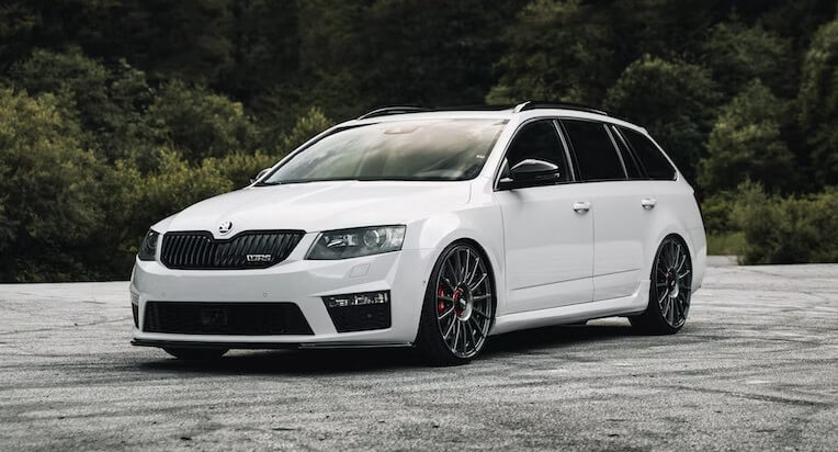 белая skoda octavia